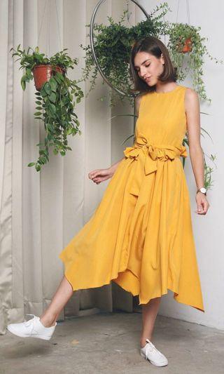hollyhoque blake pleat dress in sunshine/yellow