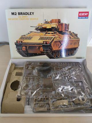 Academy 1/35 M2 Bradley