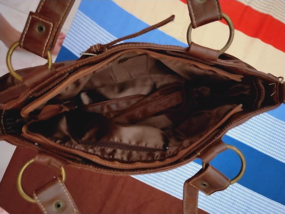 Brown bag (Category: Bags & Wallets) located in Singapore. Submitted by usermist (Listing ID 1040981987, Image 2). Description: .