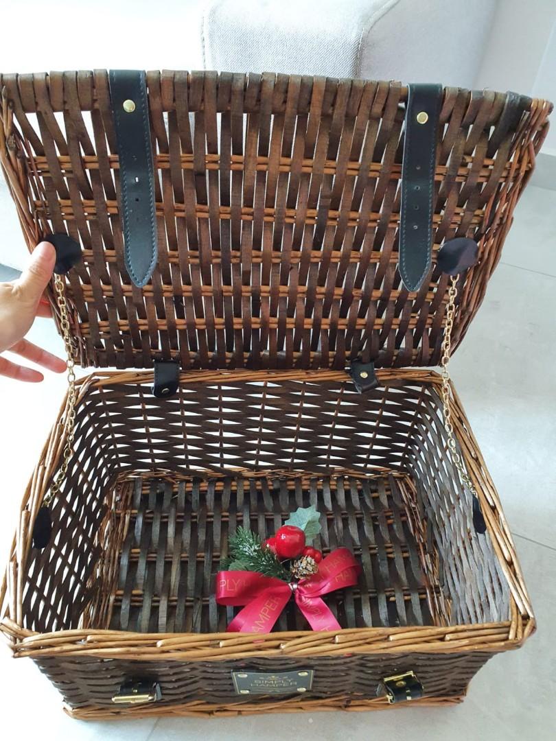 Basket (Category: Everything Else) located in Singapore. Submitted by dragon8steps (Listing ID 1056240272, Image 2). Description: very new. tag on the basket is removable.