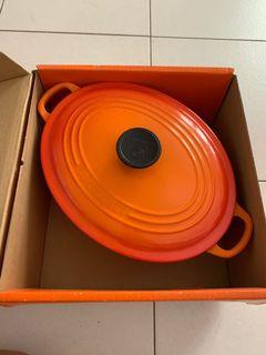 Le Creuset 27cm Cast Iron Oval Oven In flame (BNIB)
