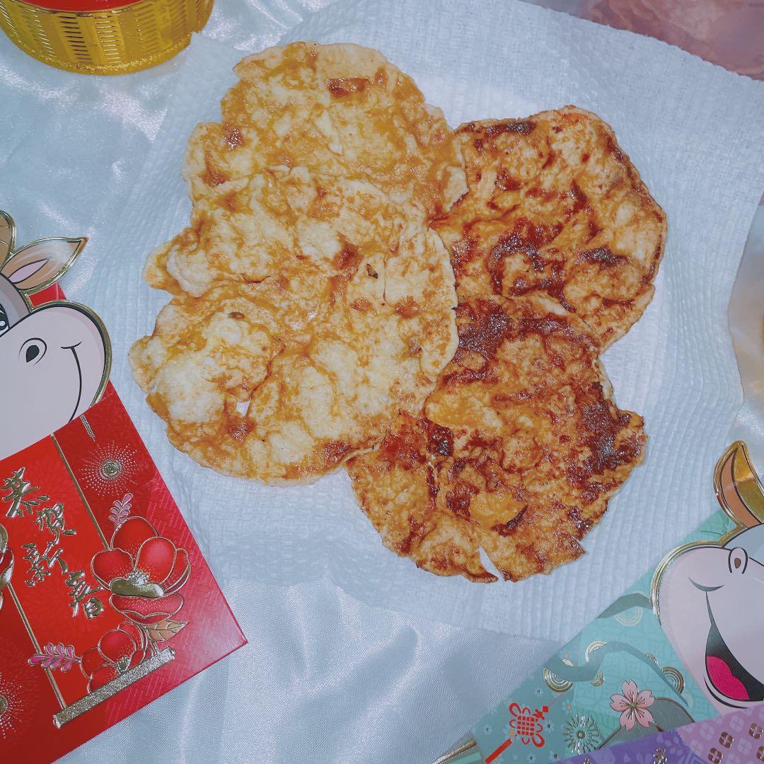 BELINJO CRACKERS / EMPING (Category: Homemade Bakes) located in Singapore. Submitted by peachclub.sg (Listing ID 1062968592, Image 1). Description: FRIED UPON ORDER! Deliver on Wednesday/Sunday! LIMITED QUANTITIES DIRECTLY FROM BATAM THIS ARE JUMBO SIZES! Come in a huggable size 19.2cm x 26cm approx! DM TO ORDER NOW .