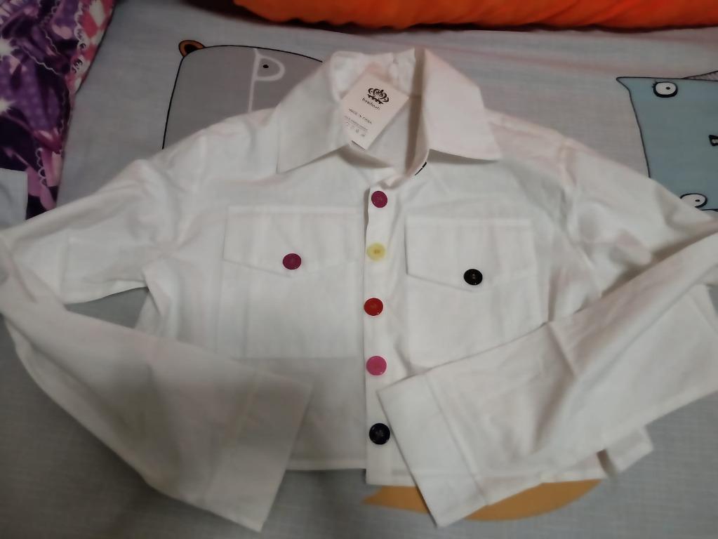 Oversize jacket (BN) (Category: Apparel) located in Singapore. Submitted by usermist (Listing ID 1064923928, Image 1). Description: Brand new Free size.