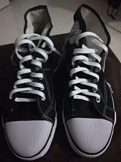 Carefree High cut sepak takraw shoe