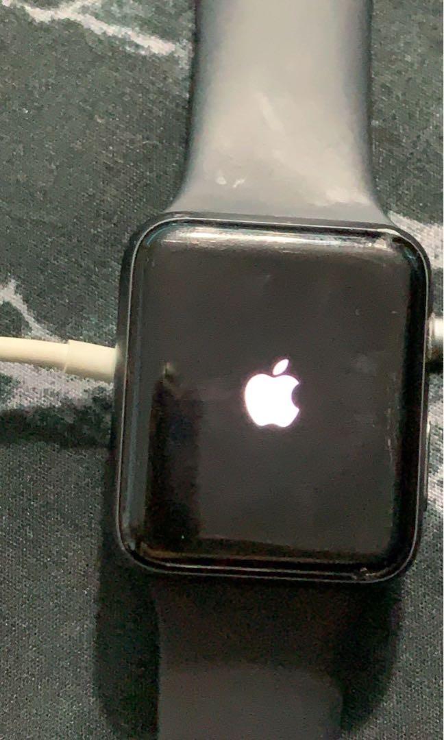 Apple Watch series 3 (Category: Wearables & Smart Watches) located in Singapore. Submitted by 54_mee18 (Listing ID 1140054080, Image 1). Description: Apple Watch series 3 42mm Free charger Still works despite the broken screen I don’t mind trading with any other apple products .