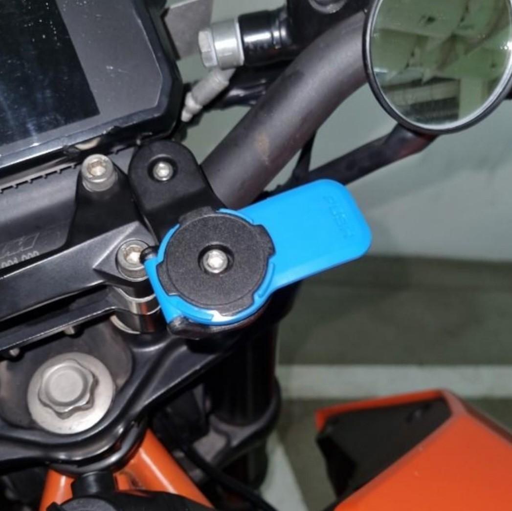 BLUE Phone Mount - Phone Holder - Motorcycle - Bicycle - can self Custom for Xmax Nmax - Yamaha Honda Suzuki KTM BMW Ducati - NOT quadlock / quad lock (Category: Motorcycle Apparel) located in Singapore. Submitted by intrend_mini (Listing ID 1194075453, Image 1). Description: If item is not marked RESERVED or SOLD means it is AVAILABLE Brand new and limited stock! BLUE RED available too Compatible with original Fit most handlebar sizes 22.2mm 25.