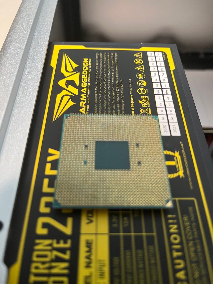 AMD Ryzen 3 3200G 4.0GHz CPU (Category: Computer Parts) located in Singapore. Submitted by zzshamzz (Listing ID 1198127320, Image 3). Description: Looking to sell fast. Comes without the box. Has thermal paste applied on it (ASOP) Will provide CPU fan.