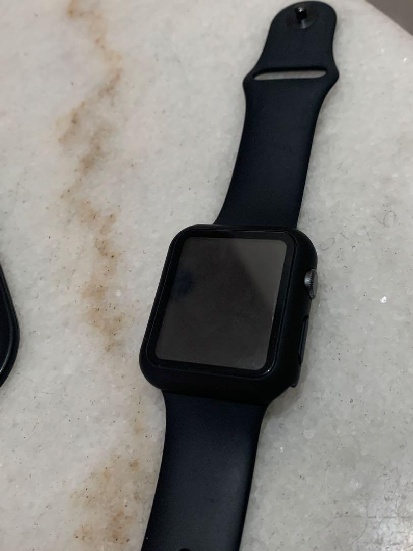Apple Watch series 3 (Category: Wearables & Smart Watches) located in Singapore. Submitted by 54_mee18 (Listing ID 1140054080, Image 2). Description: Apple Watch series 3 42mm Free charger Still works despite the broken screen I don’t mind trading with any other apple products .