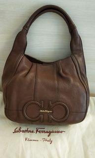 Ferragamo Gancio Milly Hobo (Acero)