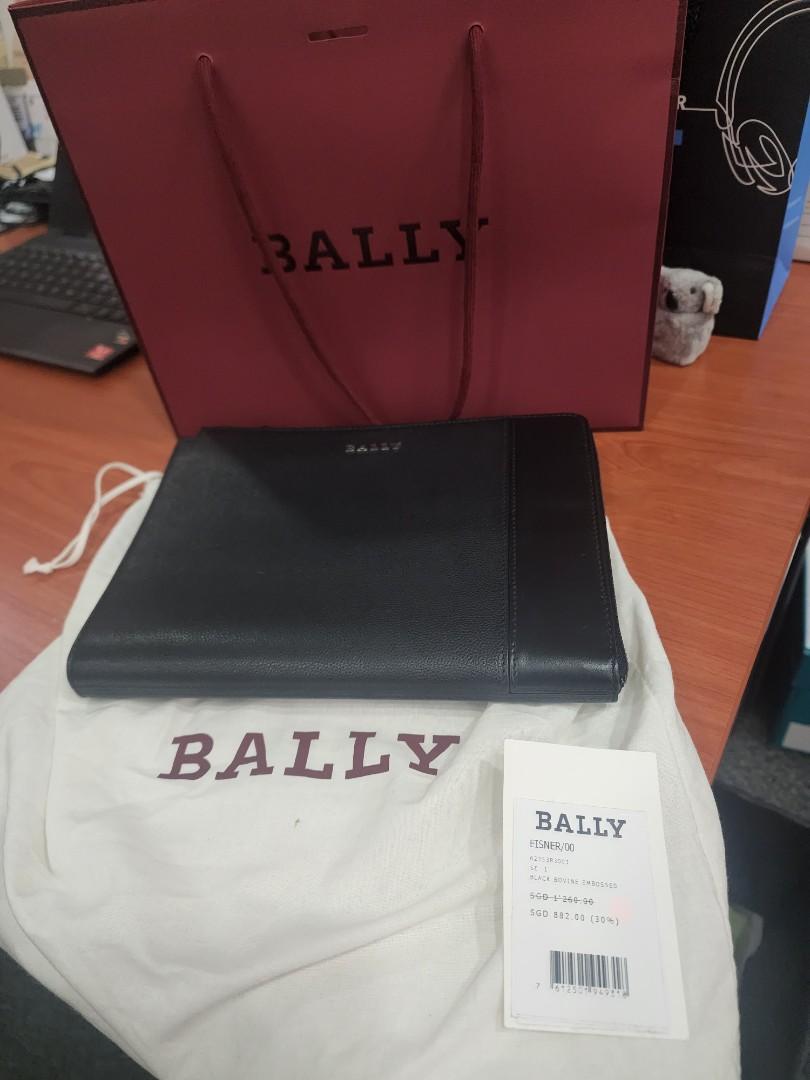 Bally Men Clutch Bag (Category: Bags & Wallets) located in Singapore. Submitted by juzme83 (Listing ID 1172608539, Image 1). Description: Very new, used only 3 times. Retail: $1260 Bought from taka boutique only this year. Eisner Black Bovine Embossed.