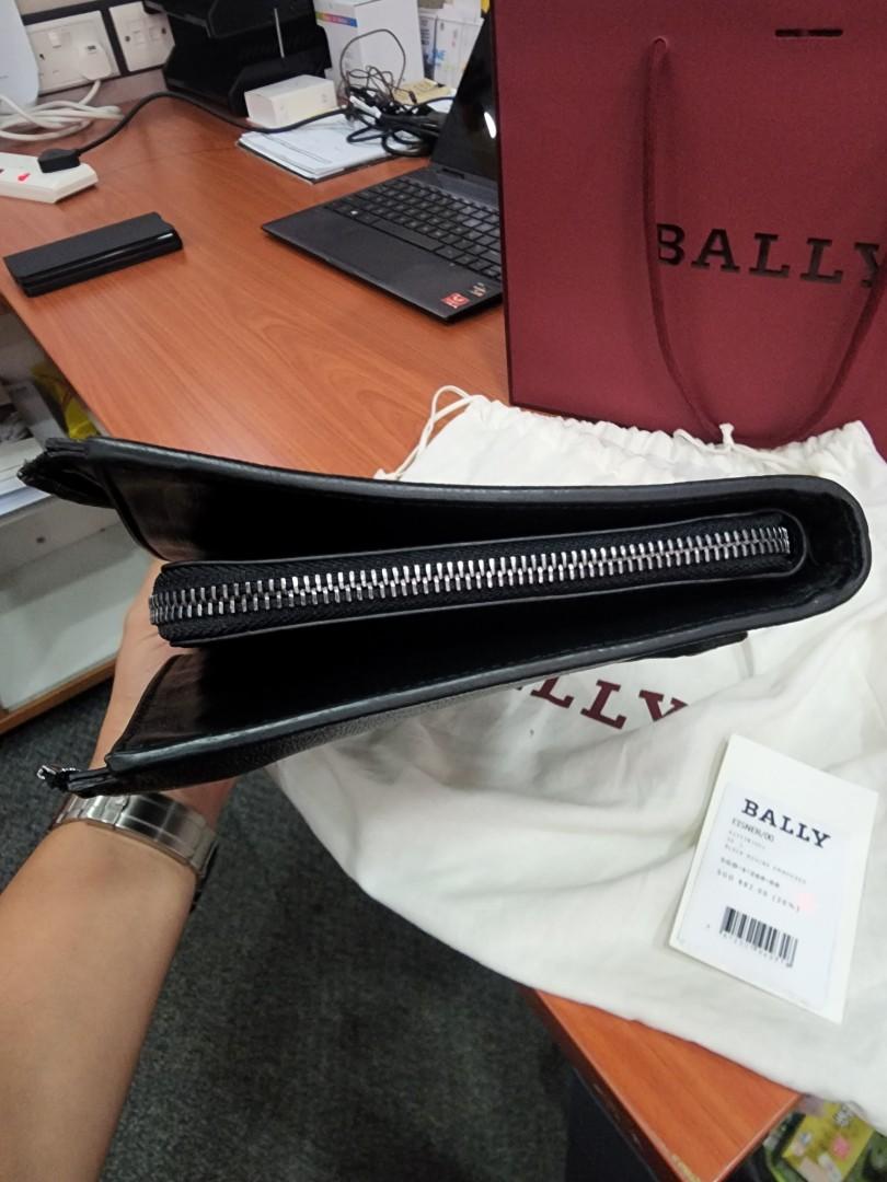Bally Men Clutch Bag (Category: Bags & Wallets) located in Singapore. Submitted by juzme83 (Listing ID 1172608539, Image 4). Description: Very new, used only 3 times. Retail: $1260 Bought from taka boutique only this year. Eisner Black Bovine Embossed.