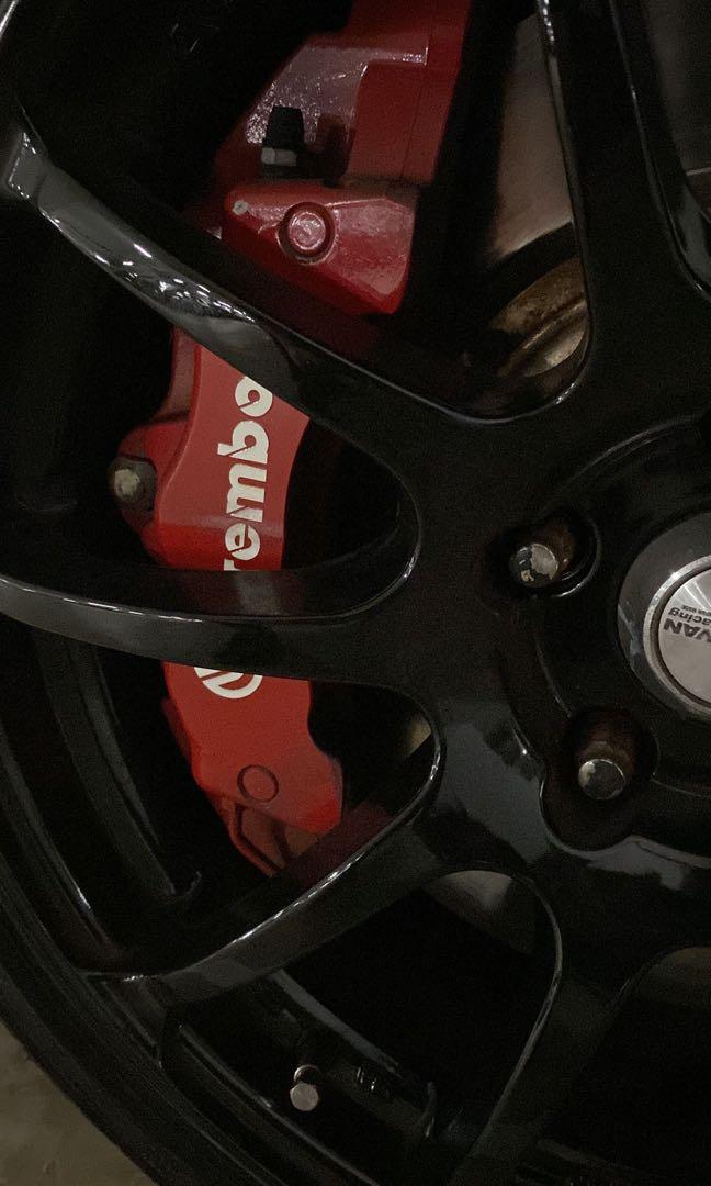 Brembo BBK 6 pot (Category: Brakes) located in Singapore. Submitted by collectbb (Listing ID 1182325958, Image 1). Description: Fast deal Comes with rotor and pads 30% meat left. Alrd out of ride Need 18 inch rim to clear Dekitted from fd2r.