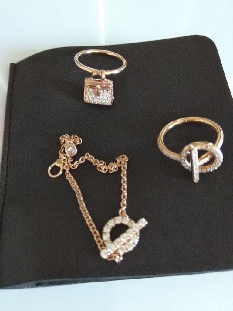 Hermès rings and bracelet (Category: Rings) located in Singapore. Submitted by mecha7 (Listing ID 1262020999, Image 1). Description: Hermes DM me for individual prices if you are interested.