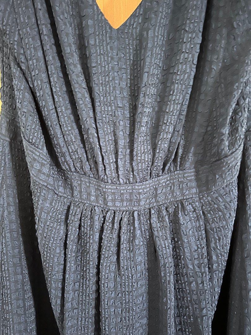 Love Bonito Navy Long Spaghetti Dress (Category: Dresses) located in Singapore. Submitted by happygreendoll (Listing ID 1266491920, Image 2). Description: Bought and washed but never worn during COVID… and then I put on weight 🥲 Suitable for evening events and weddings .