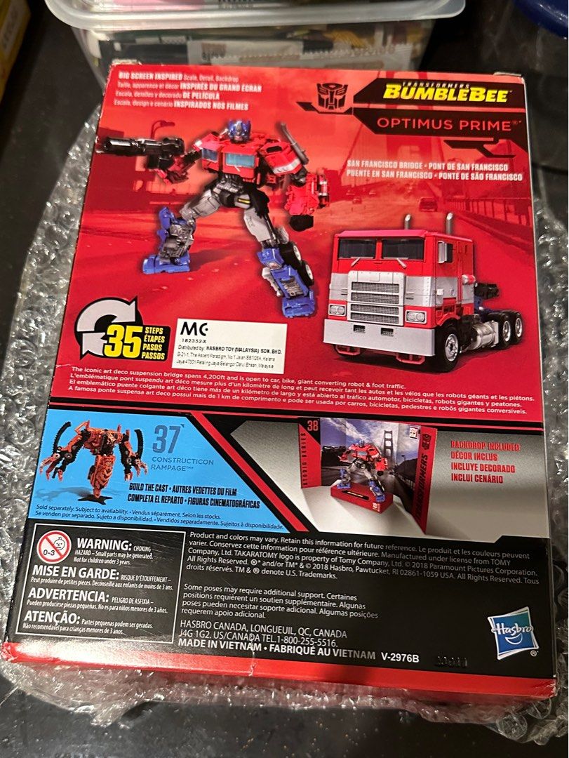 (last!) hasbro studio series ss38 voyager studio optimus prime (Category: Toy Figures) located in Singapore. Submitted by zackerina (Listing ID 1271577729, Image 2). Description: brand new optimus prime figurine from bumblebee movie transforms between truck mode and robot mode .