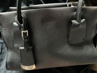Tod’s Top Handle Tote Bag in Black