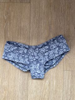 Vekker V front Pole Shorts
