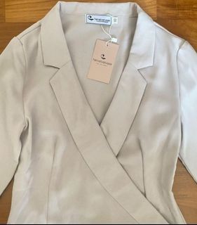 BNWT HVV Tuxedo Top in Taupe