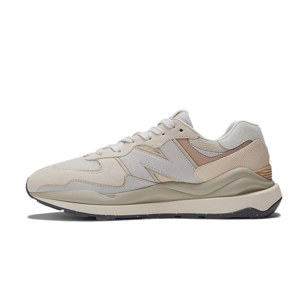 New Balance 57/40 Grey Day 2022 M5740GRM (US8) (Category: Sneakers) located in Singapore. Submitted by meeppug (Listing ID 1248126592, Image 3). Description: New Balance 57/40 Grey Day 2022 M5740GRM Moonbeam/Rain Cloud US 8 / UK 7.5 / Euro 41.5.