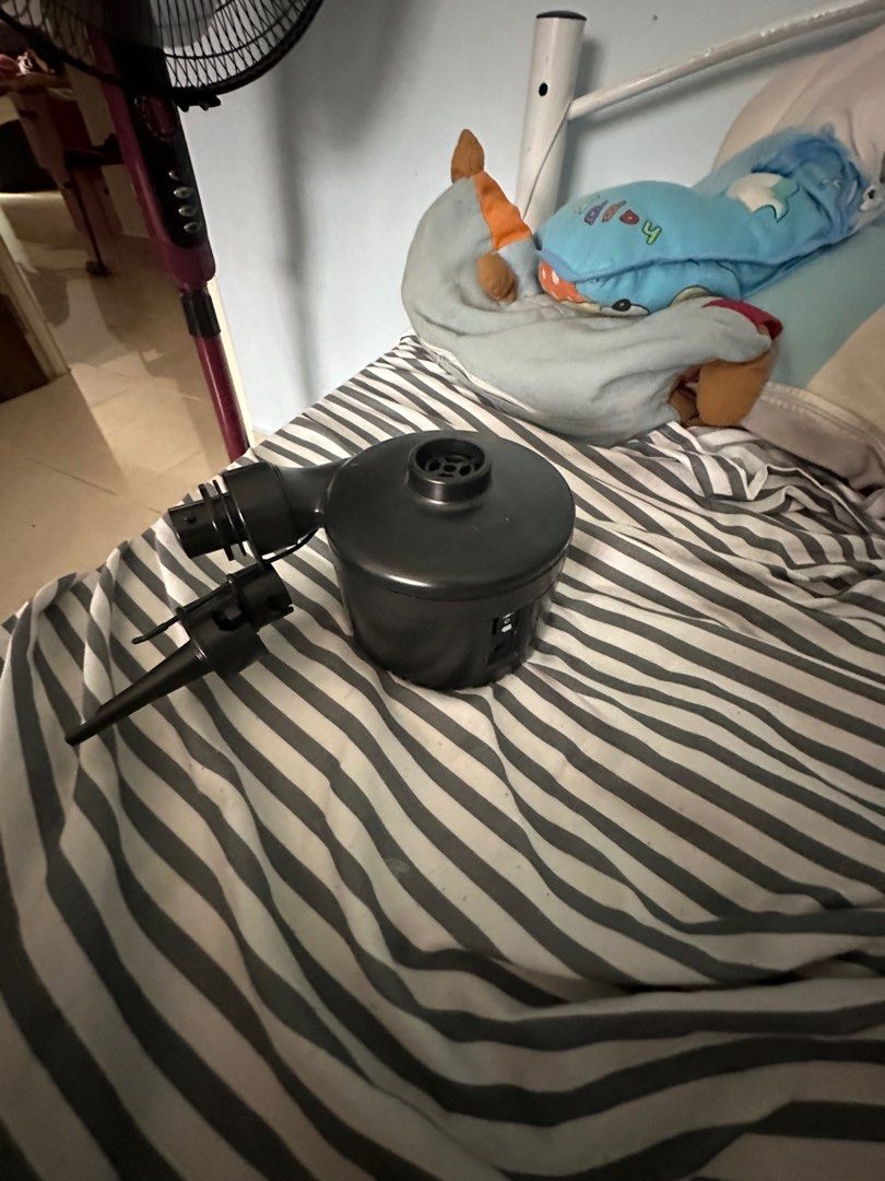 electric pump (Category: Hiking & Camping) located in Singapore. Submitted by dan123713 (Listing ID 1248700663, Image 1). Description: bought it for $50. used once only then stop using alrd. everything still functions.