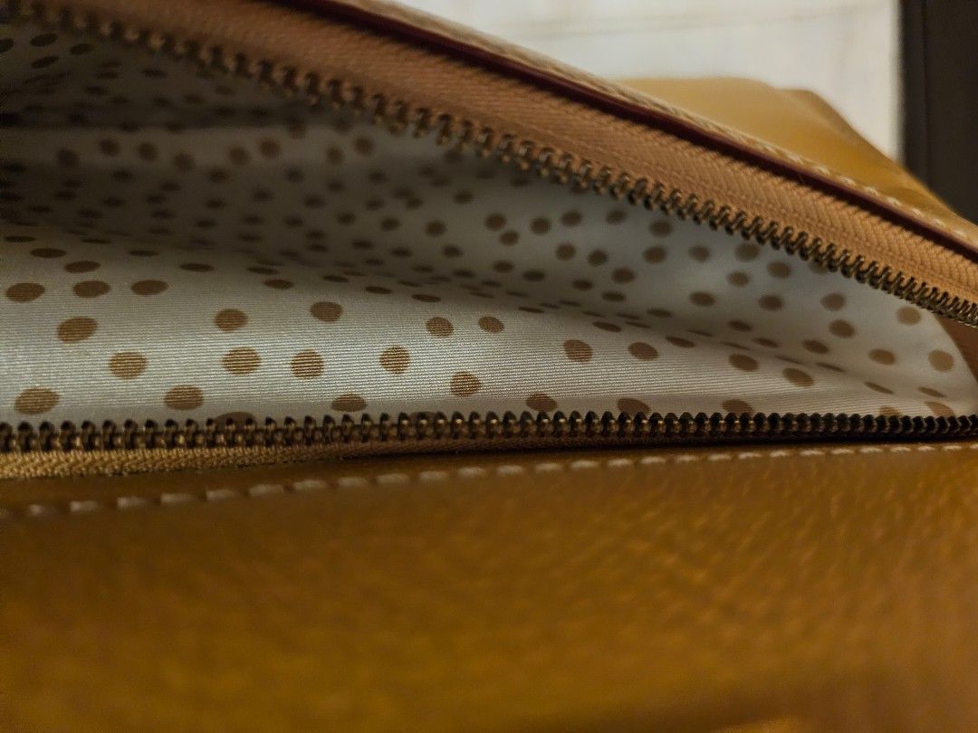 Kate Spate tote bag (Category: Tote Bags) located in Singapore. Submitted by caroline1390784 (Listing ID 1332811964, Image 4). Description: A bag that could store many necessities when you go out. The exterior compartment (pocket) comes very handy too..