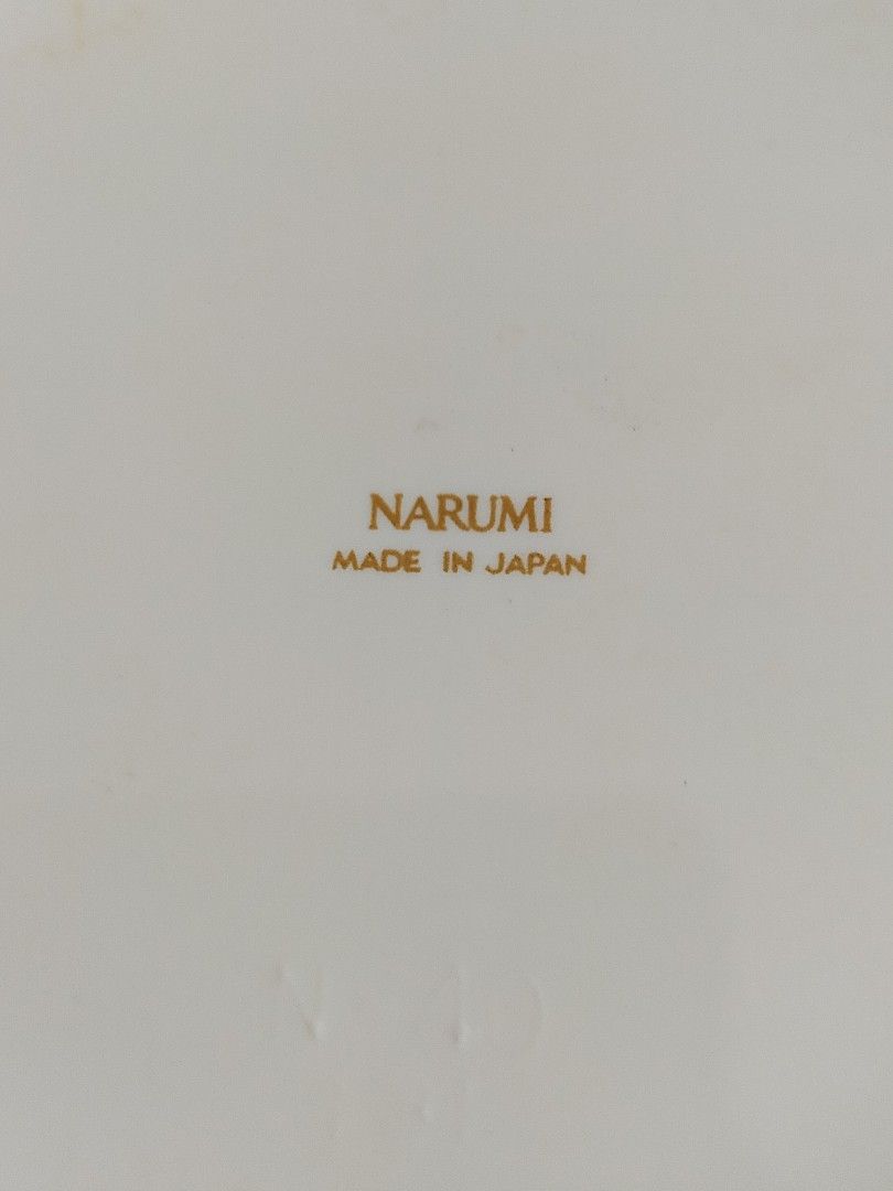 Narumi Mini Cooking Pot(Made In Japan) (Category: Cookware & Accessories) located in Singapore. Submitted by happycuppy_no_trade_sell_only_ (Listing ID 1329016769, Image 5). Description: Only Collected at 2:30pm-10:30pm at Yishun Ring Rd Blk 207(waiting at C Lift Side)S760107 No refund exchange traded(Kitchen Cabinet Top 1 Third Stand) Looks at last photo.