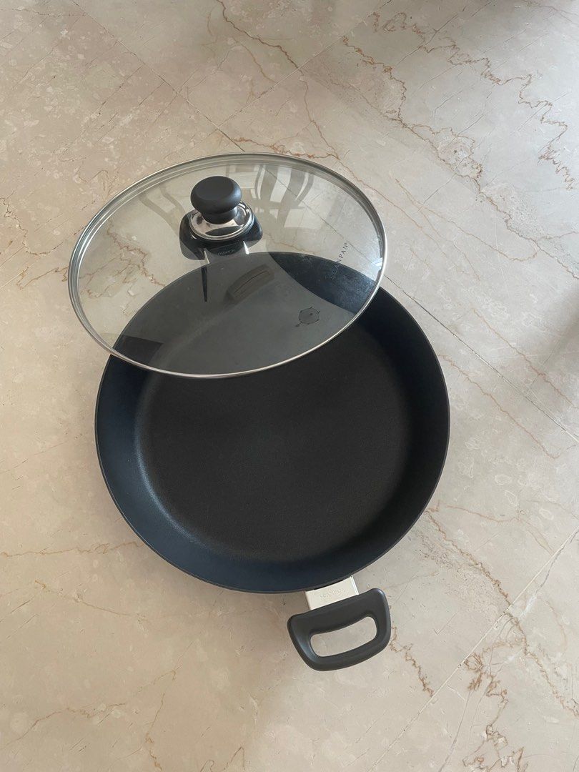 SCANPAN 32cm pan with lid (Category: Cookware & Accessories) located in Singapore. Submitted by knocknknock (Listing ID 1329659566, Image 1). Description: .