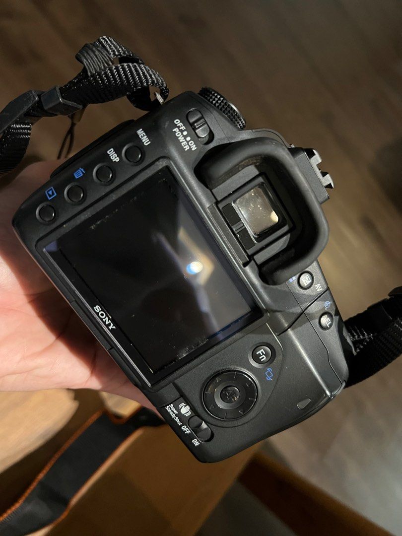 Sony Alpha a200 (Category: Cameras) located in Singapore. Submitted by friendlyuncle (Listing ID 1338978090, Image 2). Description: Fully functional and working Extra battery Memory card All other accessories at $30 take all Cleaning tools Card reader Tripod Open to trade .