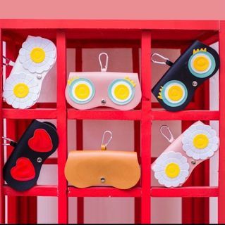 Cute glasses / sunglasses case holder