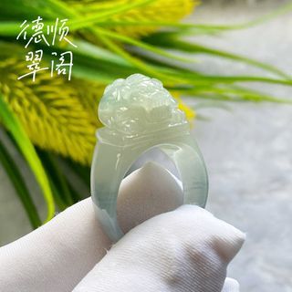 🟢 Waxy Jello Barley White Blue Base Pixiu Jadeite Ring 糯胶薏白底带蓝貔貅戒圈 (DSR0704)
