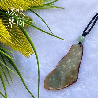 🟢 Waxy Red Skin with Natural White Tone Base Raw Cut Pendant 糯底红皮白肉原石随行切割吊坠 (DSR0717)