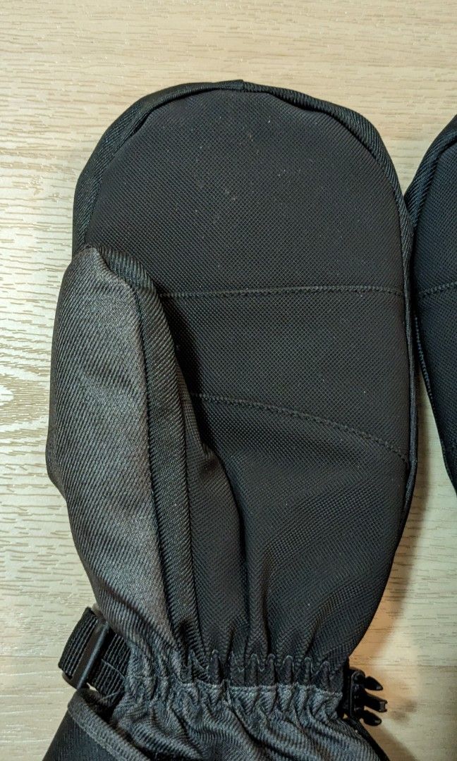 Waterproof ski gloves mittens (Category: Gloves) located in Singapore. Submitted by shoke (Listing ID 1292031585, Image 4). Description: .