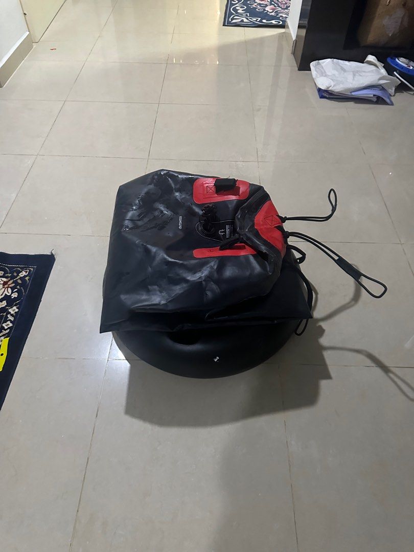 decathlon boxing bag (no box) (Category: Other Sports Equipment and Supplies) located in Singapore. Submitted by dan123713 (Listing ID 1306272476, Image 2). Description: i did not use for few months so im selling and meet in my area.