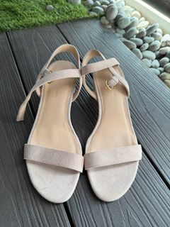 Stuart Weitzman nude heeled sandals