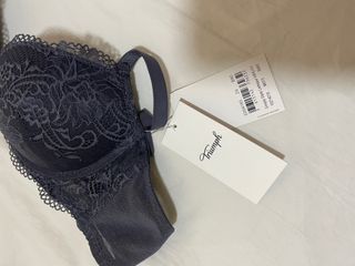 BNWT Triumph lace bra