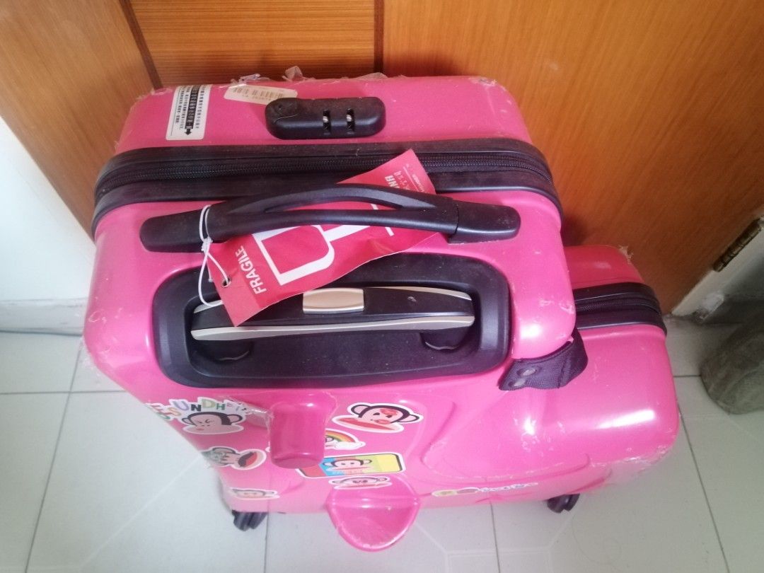 Kids Luggage (Category: Luggage) located in Singapore. Submitted by winning9446 (Listing ID 1312964499, Image 2). Description: LIGHTLY USED AND 90 Percent condition.