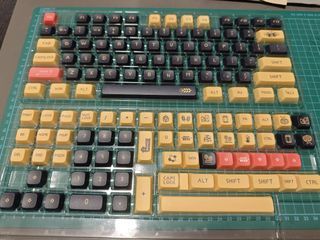 XDA profile key caps black yellow red