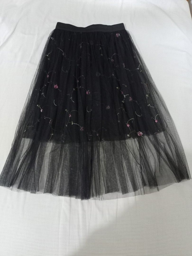 Black Tulle Embroidery Flower Floral Skirt Elastic High Waist Long Mesh Tutu Midi Pleated Skirt (Category: Skirts) located in Singapore. Submitted by black.kat (Listing ID 1319395671, Image 2). Description: the inner black piece ends around knee length, lace is midi length waist (measured across on flat surface) 30cm-50cm meet up under blk 54 toa payoh or toa payoh/braddell mrt tracked mail +$2.