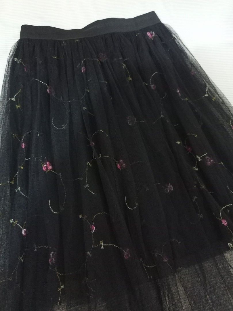 Black Tulle Embroidery Flower Floral Skirt Elastic High Waist Long Mesh Tutu Midi Pleated Skirt (Category: Skirts) located in Singapore. Submitted by black.kat (Listing ID 1319395671, Image 3). Description: the inner black piece ends around knee length, lace is midi length waist (measured across on flat surface) 30cm-50cm meet up under blk 54 toa payoh or toa payoh/braddell mrt tracked mail +$2.
