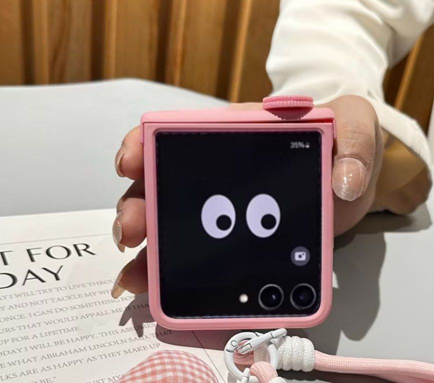 Samsung Z Flip 6 Case (Category: Cases & Sleeves) located in Singapore. Submitted by mintychococat (Listing ID 1348133167, Image 3). Description: Samsung Z Flip 6 Case Sweet pink colour Hard case Pink Oreo cookie design 1pc available S$12 A sweet & cute looking hard casing with a cute little pink Oreo cookie as your companion while using your phone. A must have cute case for your Samsung Z Flip 6 while the little pink Oreo brings you luck & cheer