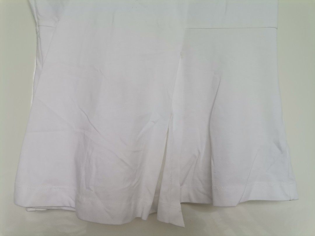 brand new urban revivo women white t shirt / UR women t shirt (Category: Shirts) located in Singapore. Submitted by enzhong2019 (Listing ID 1345180546, Image 2). Description: URBAN REVIVO Cinched waist women's white T-shirt Brand new size：S 165/84A.