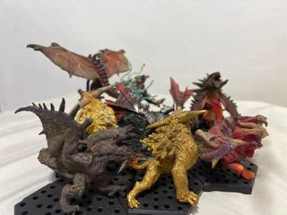 Wts monster hunter figure in set 