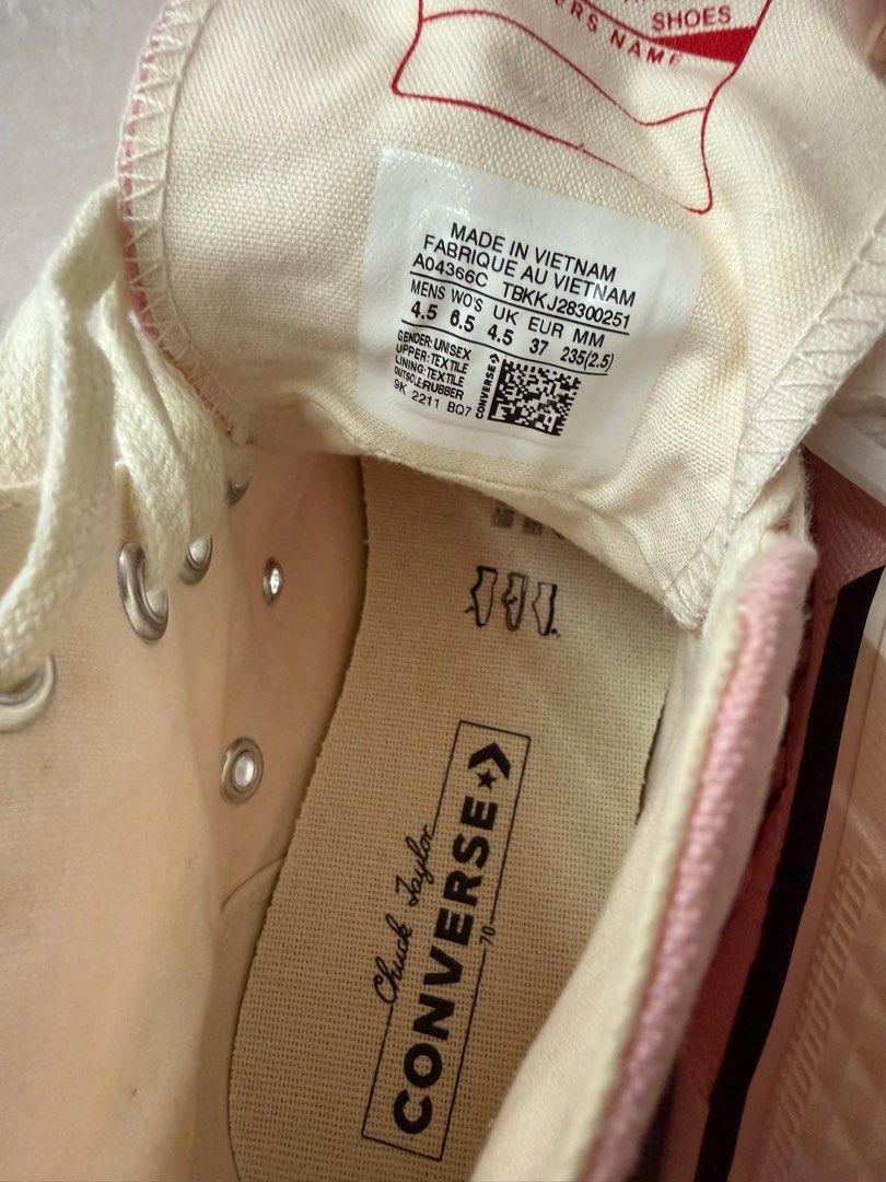 Converse ladies (Category: Sneakers) located in Singapore. Submitted by kimu.lim (Listing ID 1399305676, Image 2). Description: Brand new. don’t like the cutting..