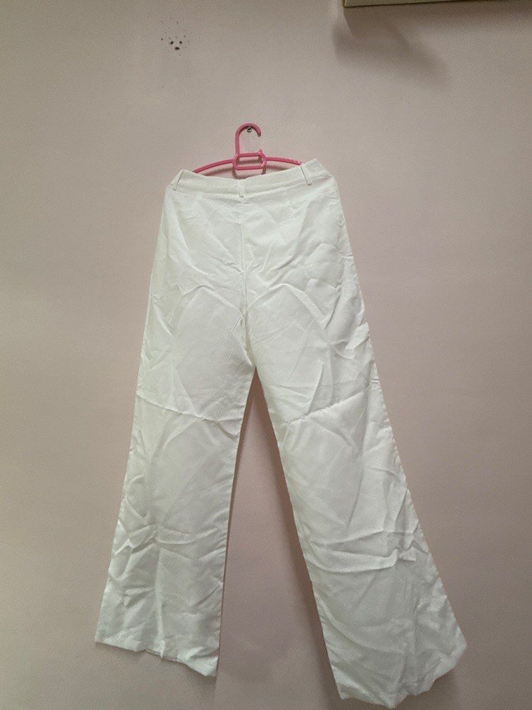 Long White Pants (Category: Other Bottoms) located in Singapore. Submitted by iwbetaitai (Listing ID 1399331316, Image 3). Description: Washed and never wore once ...