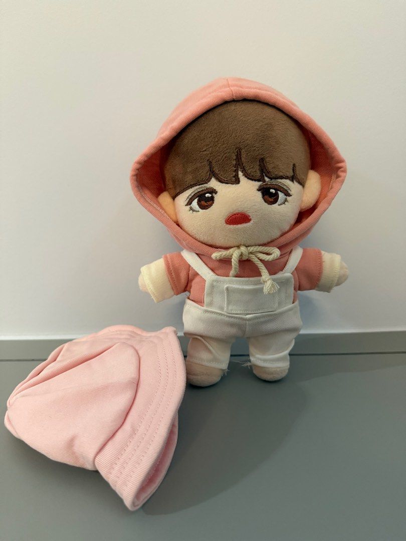 WTS SEVENTEEN SCOUPS Couper Star 20cm Plush Doll - Original & Black Ver. (Category: K-Wave Merchandise) located in Singapore. Submitted by viangan (Listing ID 1403516616, Image 7). Description: Letting go of my 20cm Couper Star plush dolls in both original and black versions. Only selling it as a set with all the clothes shown in the photos. Perfect for couprangs! 💕 Meet up at your convenience or free tracked mailing! ☺️.