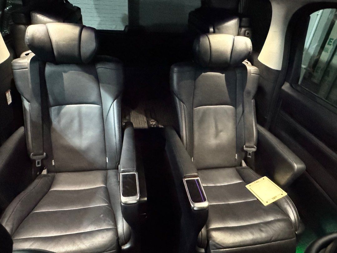 Toyota Vellfire 2.5A Elegance Moonroof Auto (Category: Used Cars) located in Singapore. Submitted by dreamsgmotoring (Listing ID 1365459293, Image 4). Description: 2.5L 4 cylinder inline 16 valve DOHC dual VVT-I engine. CVT (A) transmission, FWD. 179bhp & 235nm of torque. Fc at 11.6km/l. Top speed 175kmph. Leather seats, sports rims, keyless start/stop, reverse camera, all round sensor, multi steering control. 100% accident free. Unit in superb c