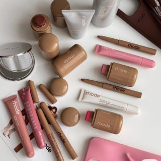 ✨INSTOCK✨ RHODE products (pocket blush, lip tint, lip shape) free tracked mail!