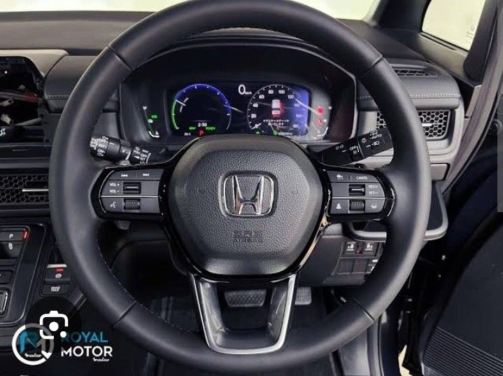 Honda Stepwagon Spada Auto (Category: Used Cars) located in Singapore. Submitted by lexus_only (Listing ID 1407348911, Image 3). Description: Letting this go to fund my expending business venture. comes with brown leather seats. Juts change front tires in Nov..