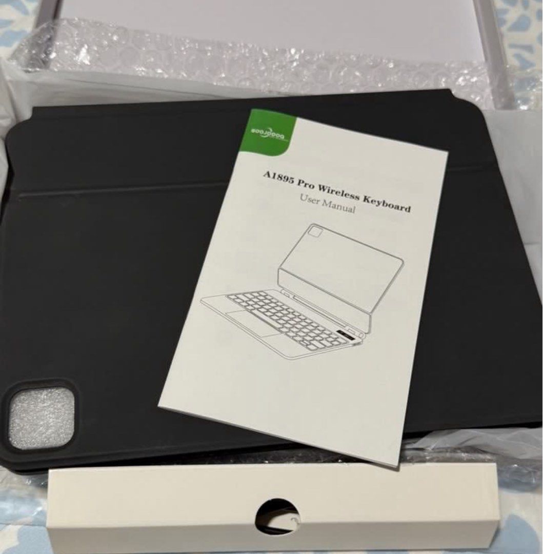 iPad case ~ Apple Pencil Holder (Category: Other Accessories) located in Singapore. Submitted by mintychococat (Listing ID 1409205221, Image 1). Description: iPad Casing ($70) Apple Pencil Holder ($39) * buying both at only $100 iPad case suitable for : - iPad Pro / Air 4 - iPad Air 5 / 6 / 7 - iPad 10.9” / 11” Brand New Black in colour Chargeable keyboard Light up keyboard Selling cheaper than outside market No mailing (prevent damages) No deliv