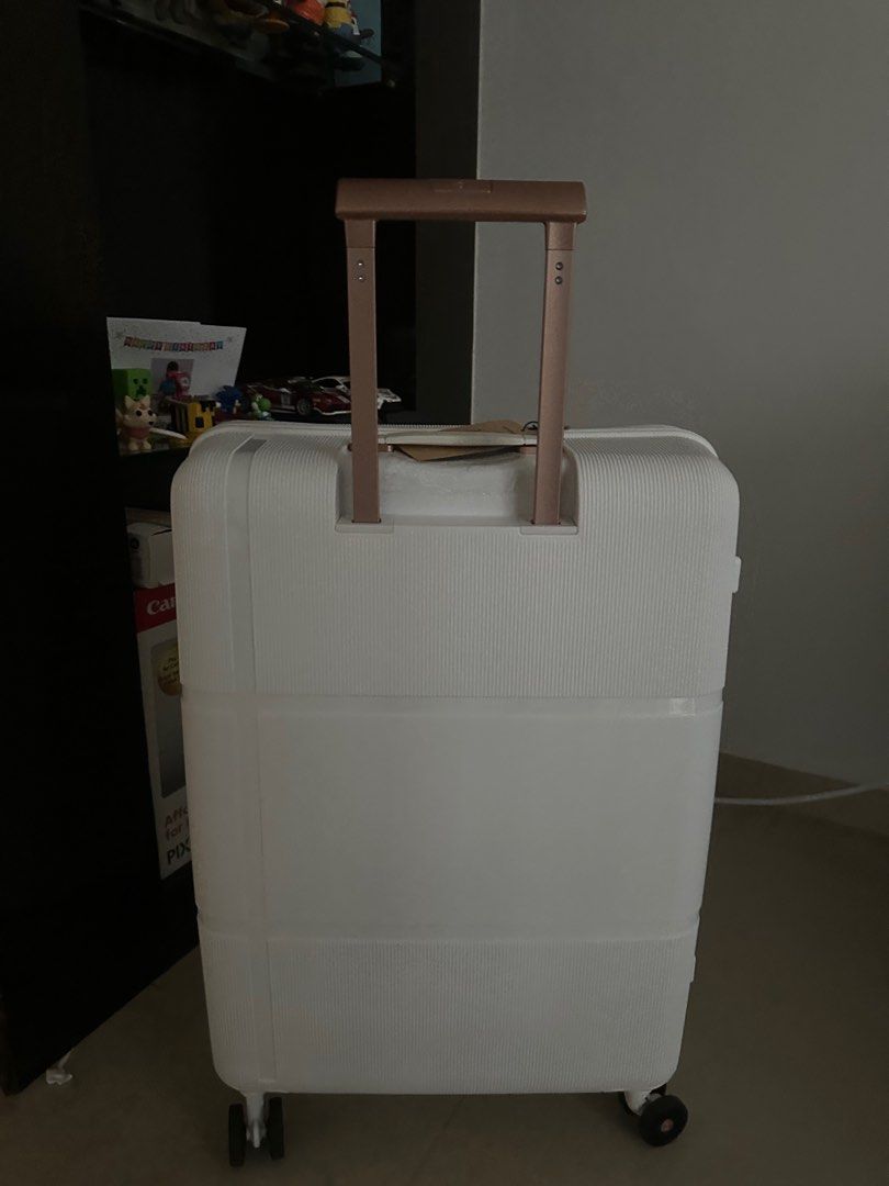 Samsonite Interlace Spinner 67/24 (Category: Luggage) located in Singapore. Submitted by dan123713 (Listing ID 1409713017, Image 4). Description: My mom got it as a gift from someone but she ask me to sell for her. i check is authentic and is brand new with tags and everything. saw the market this was going atleast 240 or more. For this item i only can do meetups at my place or at my lrt. negotiatable.
